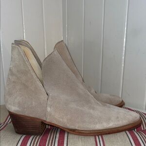 NWOB Free People Taupe Suede Ankle Booties